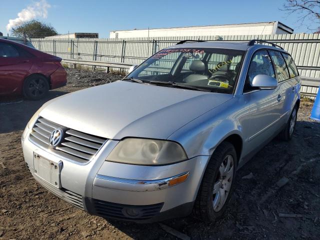 WVWCD63B05E129044 - 2005 VOLKSWAGEN PASSAT GLS SILVER photo 2