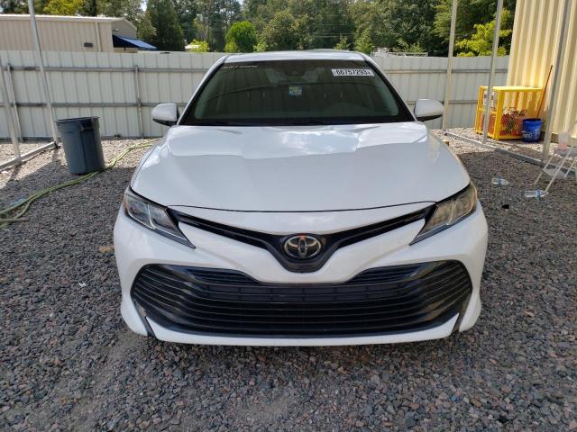 4T1B11HK2JU114203 - 2018 TOYOTA CAMRY L WHITE photo 5