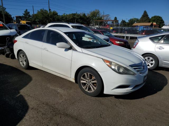 5NPEB4AC3CH500323 - 2012 HYUNDAI SONATA GLS WHITE photo 4