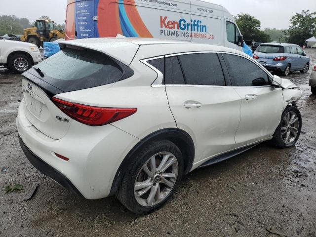SJKCH5CP0JA041829 - 2018 INFINITI QX30 BASE Weiß Foto 3