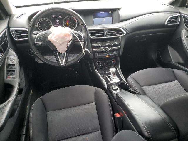 SJKCH5CP0JA041829 - 2018 INFINITI QX30 BASE Weiß Foto 8