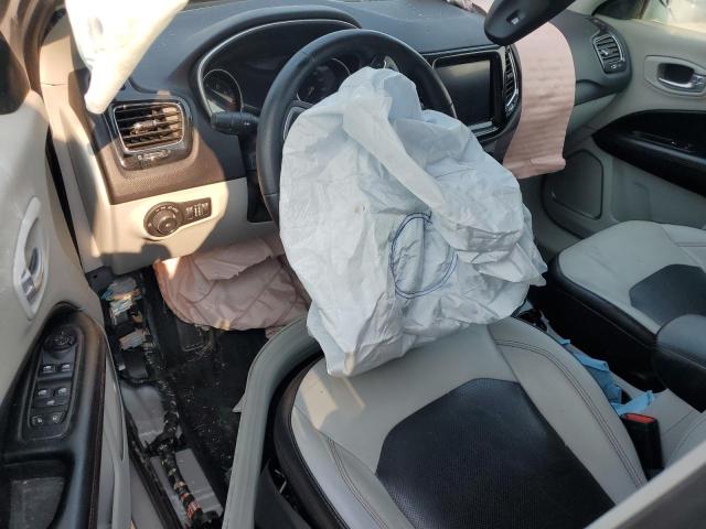 3C4NJCCBXJT357949 - 2018 JEEP COMPASS LIMITED 银色 照片 8