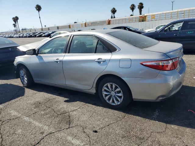 4T1BF1FK0HU669472 - 2017 TOYOTA CAMRY LE SILVER photo 2