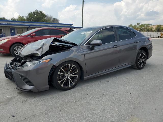 4T1B11HK4JU632569 - 2018 TOYOTA CAMRY L GRAY photo 1