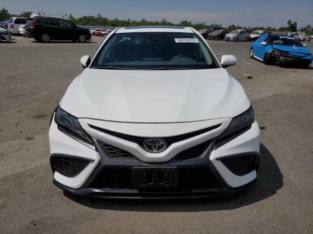 4T1S11AK0PU178839 - 2023 TOYOTA CAMRY SE NIGHT SHADE WHITE photo 5