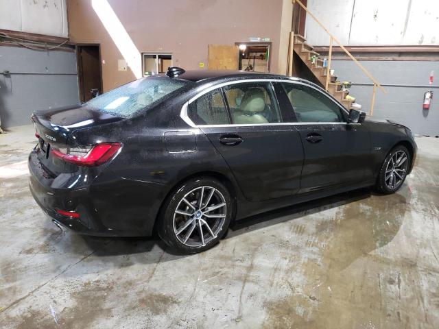 3MW5P9J05N8C72204 - 2022 BMW 330XE Czarny zdjęcie 3