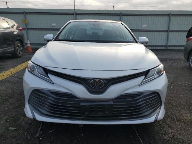 4T1B11HK7KU825767 - 2019 TOYOTA CAMRY L WHITE photo 5