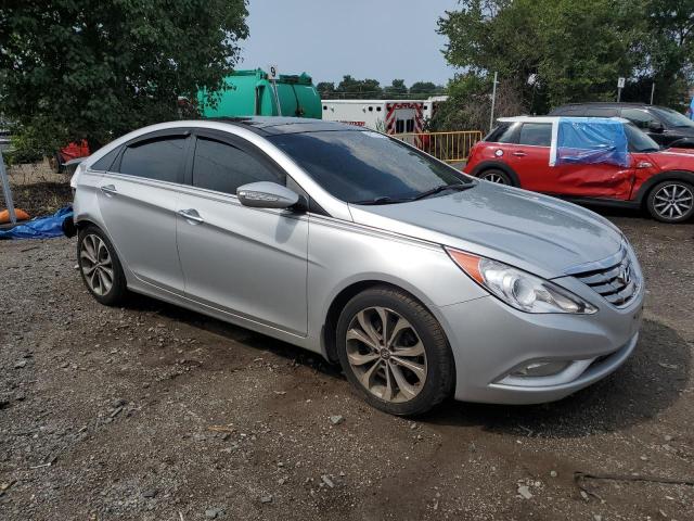 5NPEC4AB5DH687828 - 2013 HYUNDAI SONATA SE 银色 照片 4