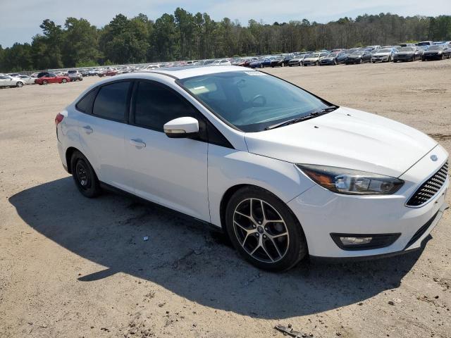 1FADP3H24HL249177 - 2017 FORD FOCUS SEL WHITE photo 4