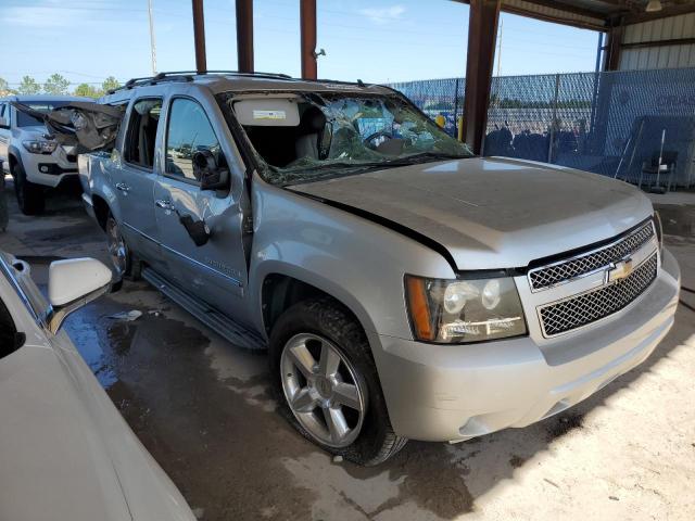 1GNSCKE01BR286869 - 2011 CHEVROLET SUBURBAN C1500 LTZ SILVER photo 4