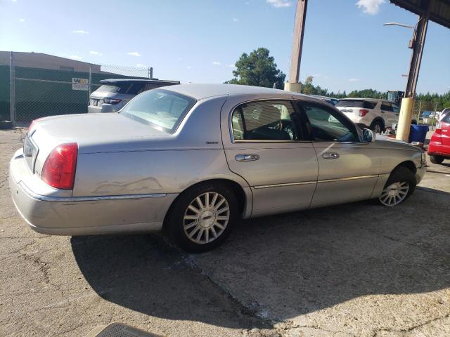 1LNHM82W33Y656539 - 2003 LINCOLN TOWN CAR SIGNATURE SILVER photo 3