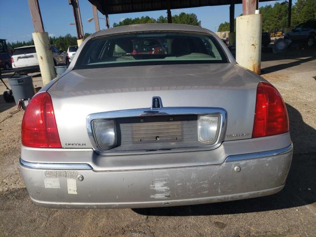 1LNHM82W33Y656539 - 2003 LINCOLN TOWN CAR SIGNATURE SILVER photo 6