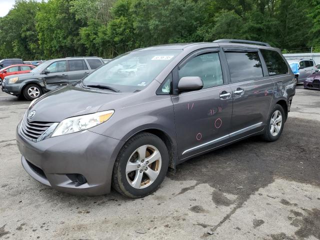 2017 TOYOTA SIENNA LE, null