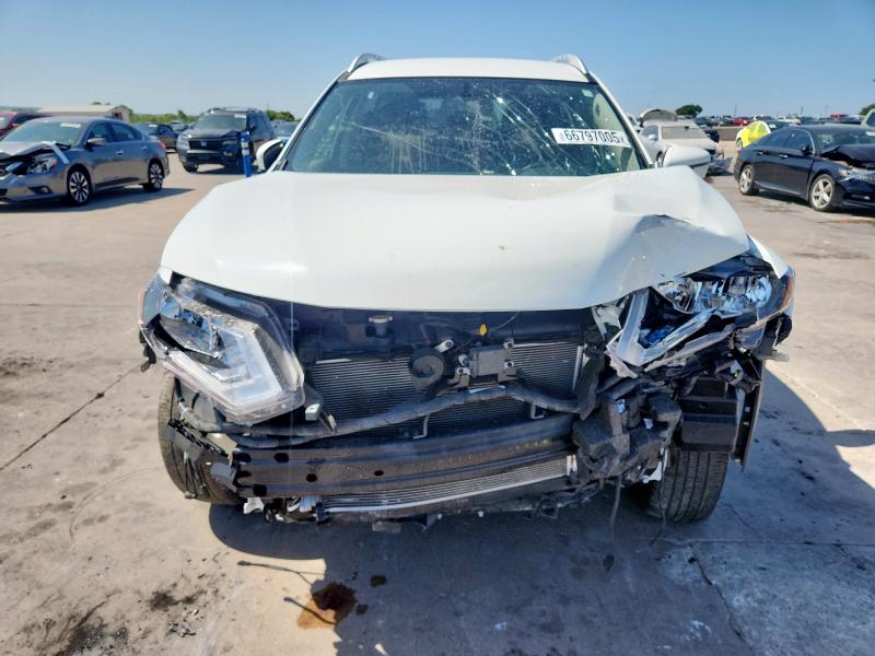 KNMAT2MTXJP556787 - 2018 NISSAN ROGUE S თეთრი ფოტო 5