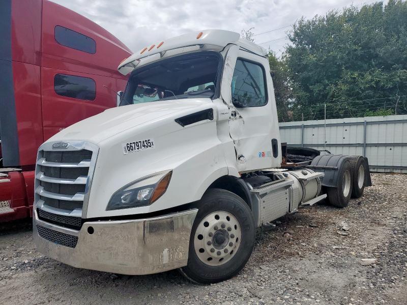 3AKJHTDV9MDMU5170 - 2021 FREIGHTLINER CASCADIA 1 Սպիտակ լուսանկար 2