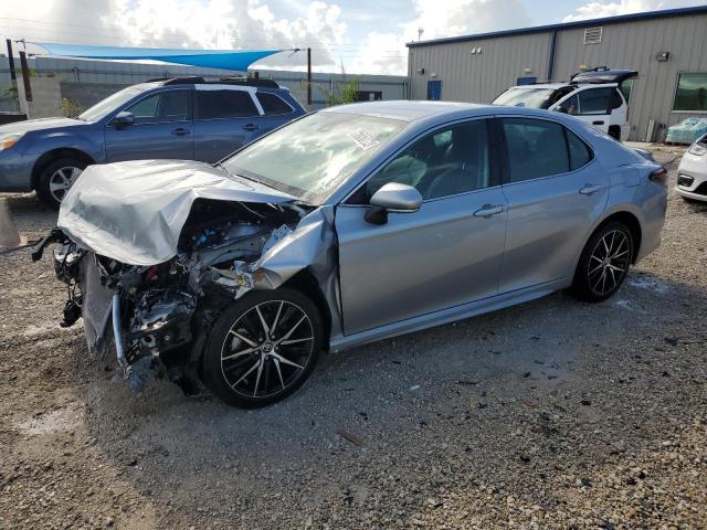 4T1G11AK8PU177010 - 2023 TOYOTA CAMRY SE NIGHT SHADE SILVER photo 1