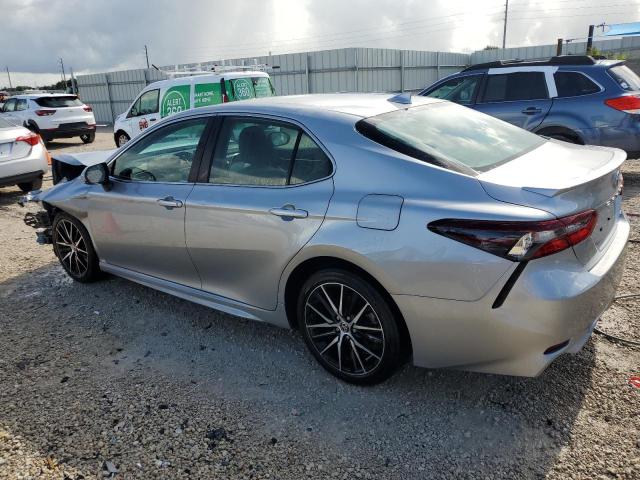 4T1G11AK8PU177010 - 2023 TOYOTA CAMRY SE NIGHT SHADE SILVER photo 2