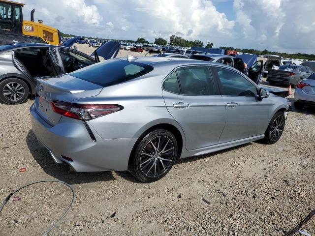4T1G11AK8PU177010 - 2023 TOYOTA CAMRY SE NIGHT SHADE SILVER photo 3