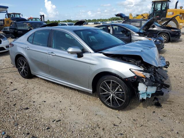 4T1G11AK8PU177010 - 2023 TOYOTA CAMRY SE NIGHT SHADE SILVER photo 4