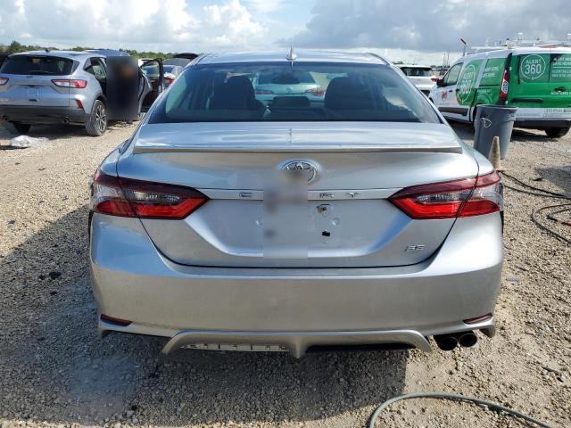 4T1G11AK8PU177010 - 2023 TOYOTA CAMRY SE NIGHT SHADE SILVER photo 6