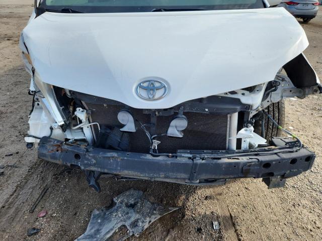 5TDKZ3DC4HS858715 - 2017 TOYOTA SIENNA LE 白色 照片 12