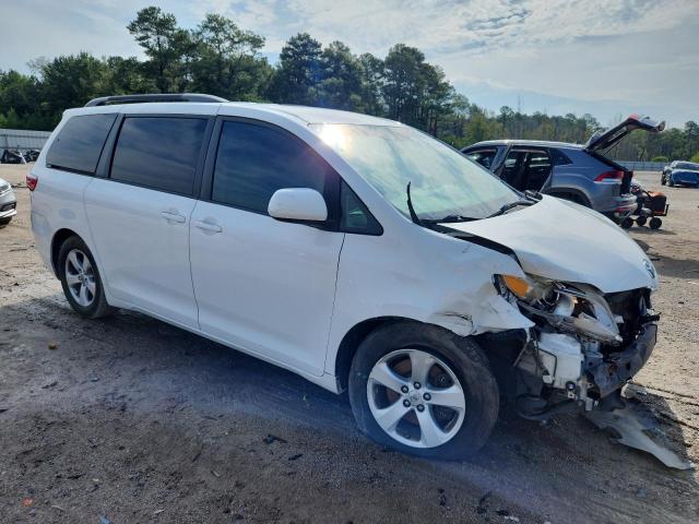 5TDKZ3DC4HS858715 - 2017 TOYOTA SIENNA LE 白色 照片 4