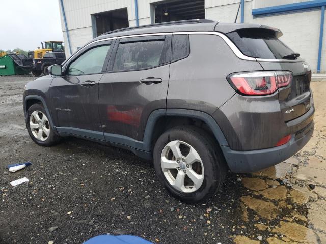 3C4NJDBB4JT284505 - 2018 JEEP COMPASS LATITUDE Մոխրագույն լուսանկար 2