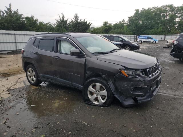 3C4NJDBB4JT284505 - 2018 JEEP COMPASS LATITUDE Մոխրագույն լուսանկար 4