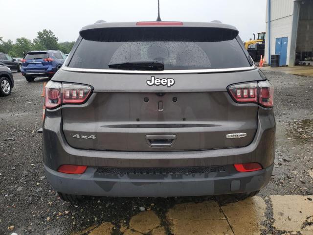 3C4NJDBB4JT284505 - 2018 JEEP COMPASS LATITUDE Մոխրագույն լուսանկար 6