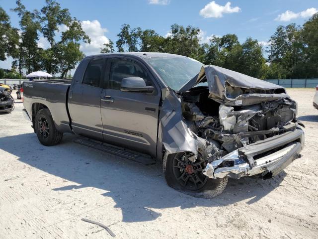 5TFRW5F15HX227139 - 2017 TOYOTA TUNDRA DOUBLE CAB SR/SR5 GRAY photo 4