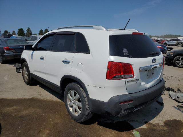 5XYKT3A19BG066620 - 2011 KIA SORENTO BASE WHITE photo 2