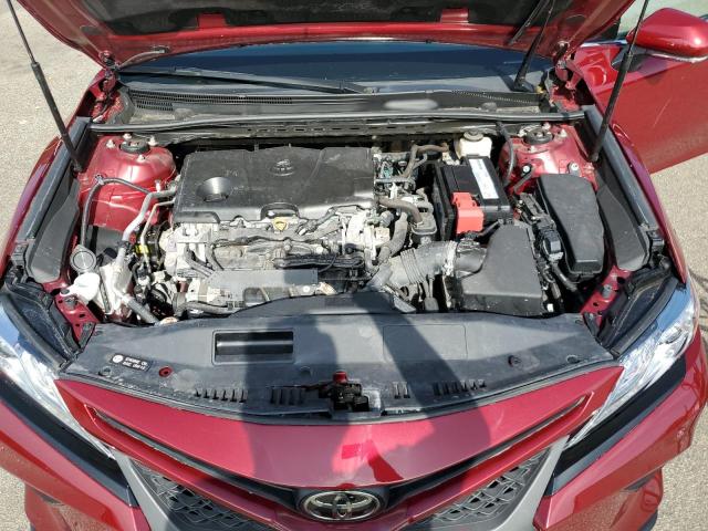 4T1B11HK8JU558685 - 2018 TOYOTA CAMRY L RED photo 11