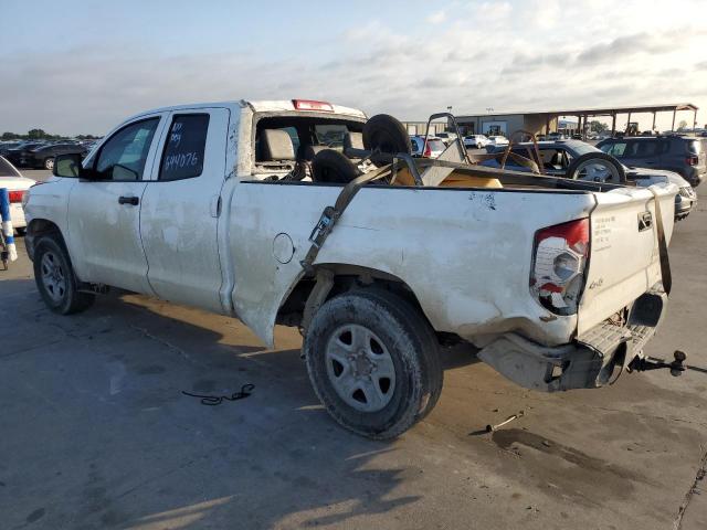 5TFUW5F17HX644076 - 2017 TOYOTA TUNDRA DOUBLE CAB SR/SR5 WHITE photo 2