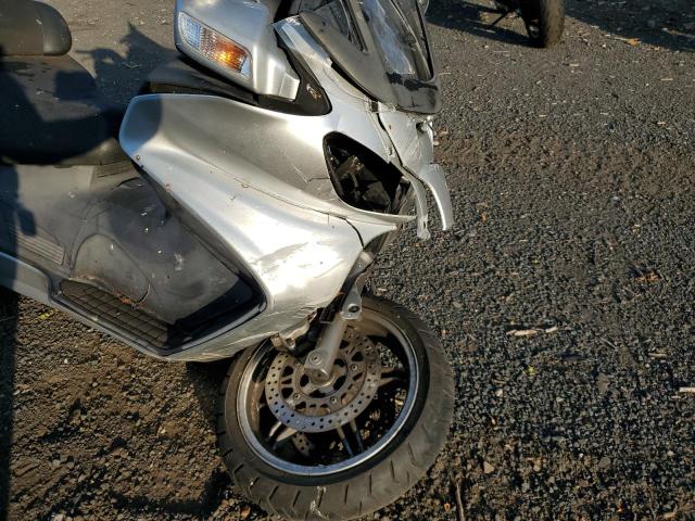 JS1CP51AX52100660 - 2005 SUZUKI AN650 K3 SILVER photo 9