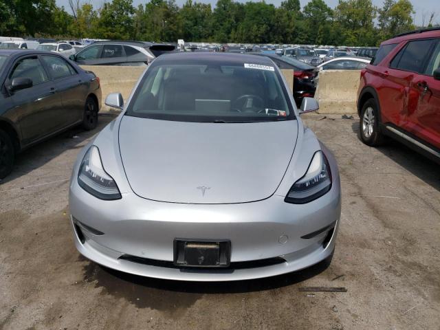 5YJ3E1EB9JF104519 - 2018 TESLA MODEL 3 SILVER photo 5