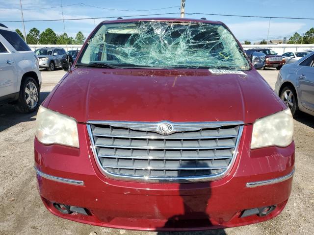 2A4RR7DX8AR321878 - 2010 CHRYSLER TOWN & COU LIMITED RED photo 5