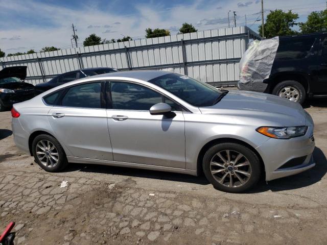 3FA6P0H73HR164755 - 2017 FORD FUSION SE SILVER photo 4