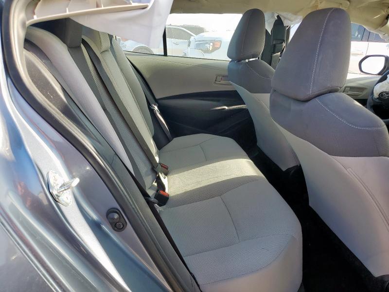 5YFEPMAE2NP383617 - 2022 TOYOTA COROLLA LE ვერცხლისფერი ფოტო 10