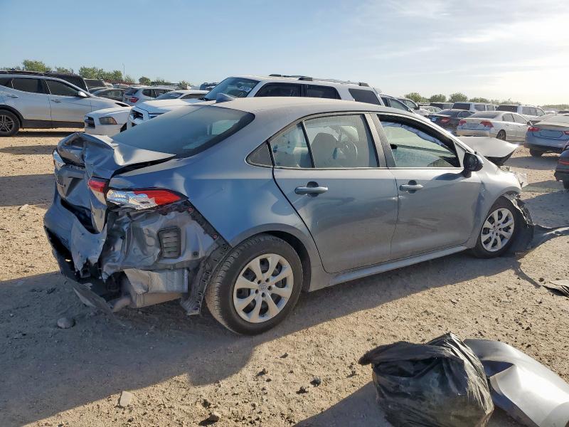 5YFEPMAE2NP383617 - 2022 TOYOTA COROLLA LE ვერცხლისფერი ფოტო 3