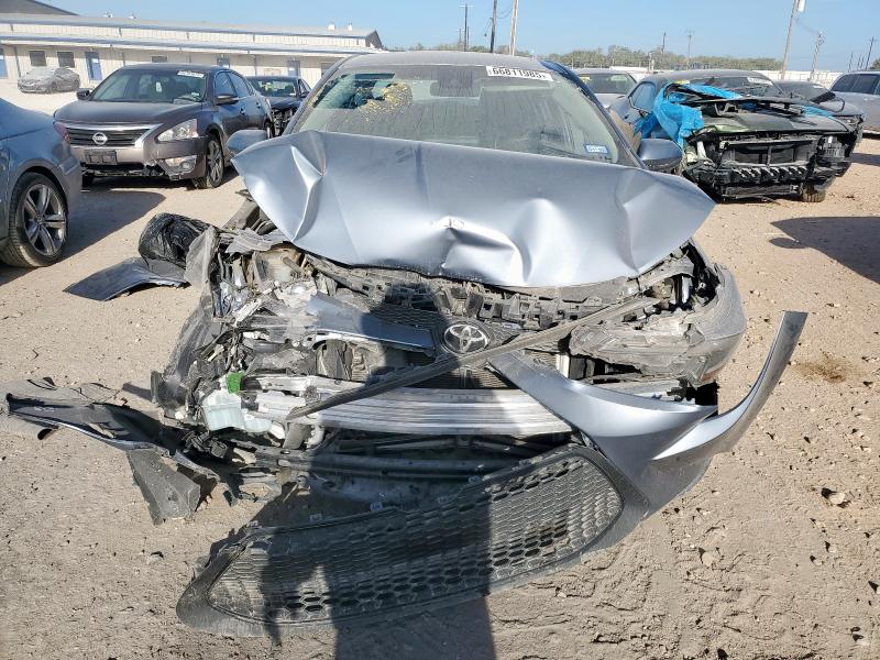 5YFEPMAE2NP383617 - 2022 TOYOTA COROLLA LE ვერცხლისფერი ფოტო 5