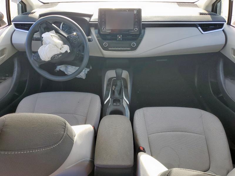 5YFEPMAE2NP383617 - 2022 TOYOTA COROLLA LE ვერცხლისფერი ფოტო 8