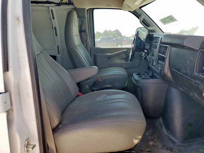 1GCWGAFP3J1337967 - 2018 CHEVROLET EXPRESS G2500 WHITE photo 10