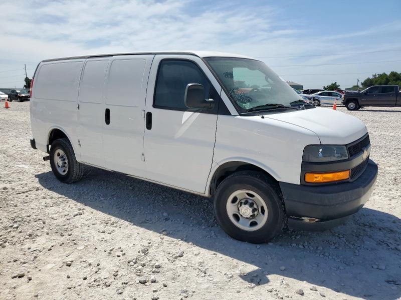 1GCWGAFP3J1337967 - 2018 CHEVROLET EXPRESS G2500 WHITE photo 4