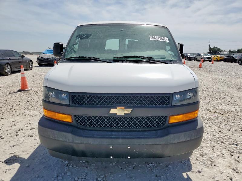 1GCWGAFP3J1337967 - 2018 CHEVROLET EXPRESS G2500 WHITE photo 5