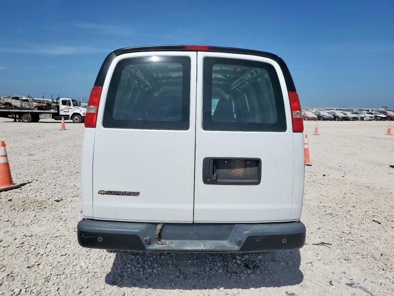 1GCWGAFP3J1337967 - 2018 CHEVROLET EXPRESS G2500 WHITE photo 6