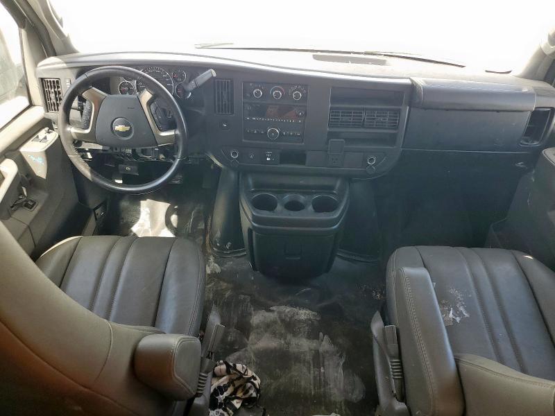 1GCWGAFP3J1337967 - 2018 CHEVROLET EXPRESS G2500 WHITE photo 8