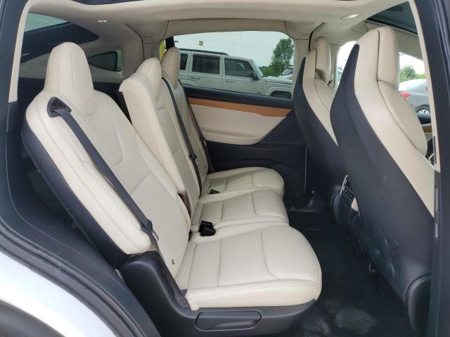 5YJXCDE25KF181219 - 2019 TESLA MODEL X Weiß Foto 11