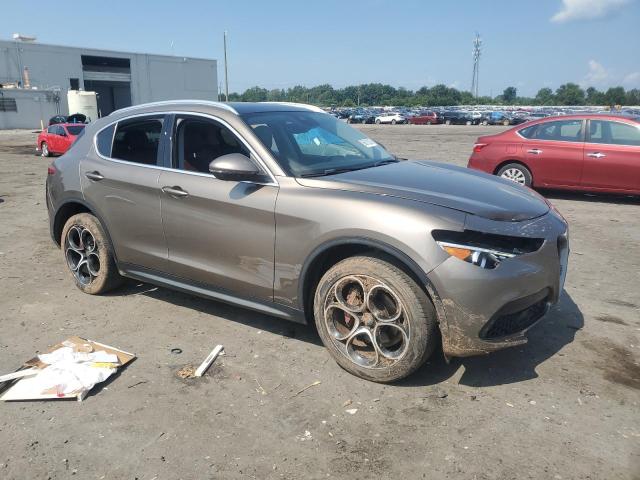 ZASPAKBNXK7C51027 - 2019 ALFA ROMEO STELVIO TI BROWN photo 4