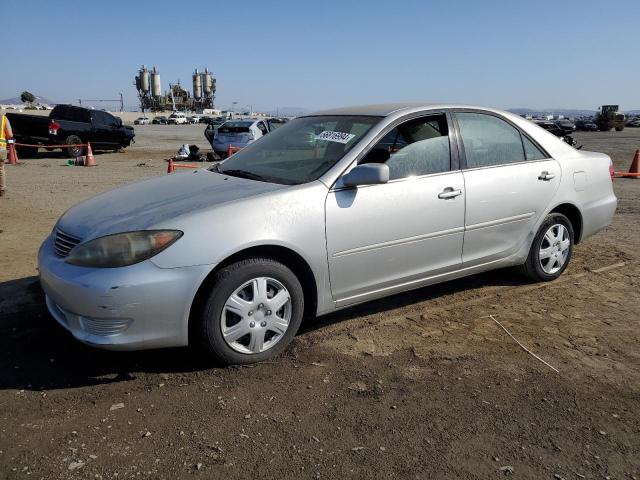 4T1BE30K85U972793 - 2005 TOYOTA CAMRY LE SILVER photo 1