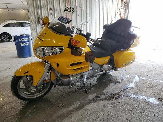 1HFSC47085A402465 - 2005 HONDA GL1800 YELLOW photo 2